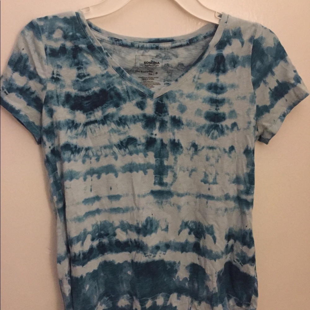 V-neck tie dye top
